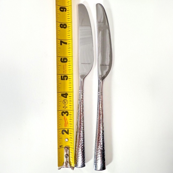 (2) Reed & Barton Hammered Stainless Steel Dinner Knives – Good/Fair Condition - Picture 5 of 6